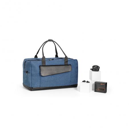 Travel kit designed to carry everything you need for your trips in a spacious way Kit travel