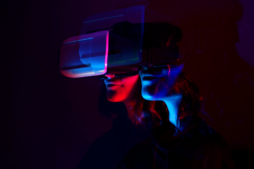 Le casque de réalité virtuelle : un cadeau d’entreprise innovant
